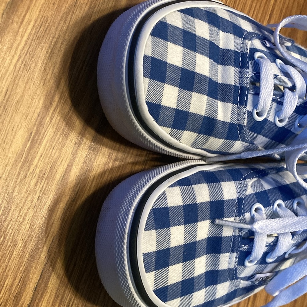 Vans - Picture 2 of 6